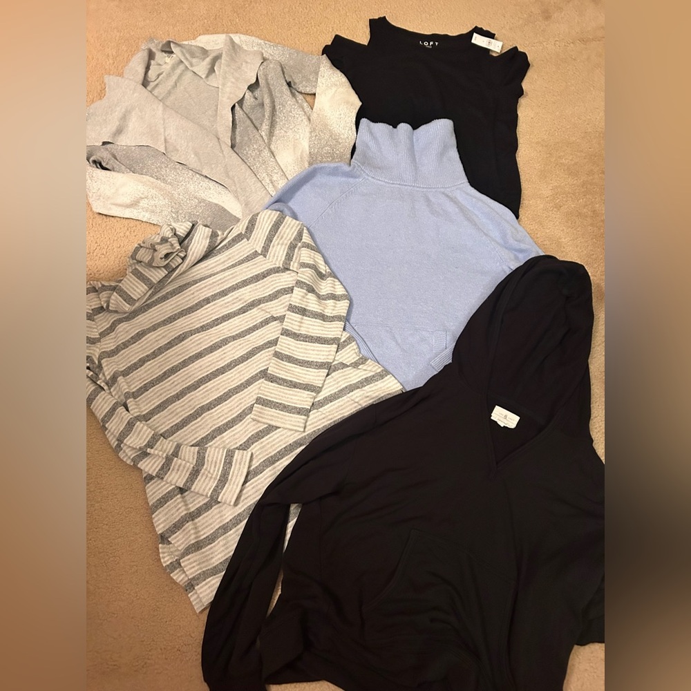 Women’s loft lot tops size medium sweaters hoodie